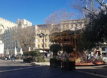 france/nimes/landmark/pl-de-l-horloge