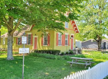 tennessee/northwest-tennessee/landmark/the-kissing-house