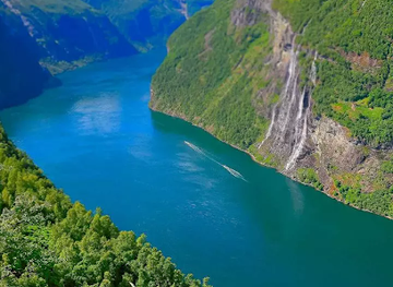 norway/jotunheimen-national-park/landmark/jotunheimen-national-park-hiking