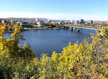 canada/ottawa-valley/landmark/victoria-tower-bell-monument