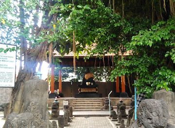 indonesia/east-java/landmark/arca-joko-dolog