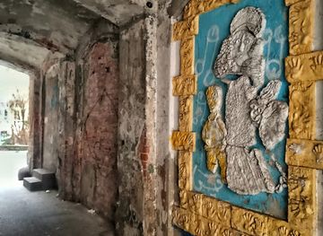 poland/warsaw/praga/landmark/rzezba-w-bramie