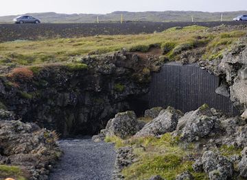 iceland/reykjanes-peninsula/landmark/raufarholshellir