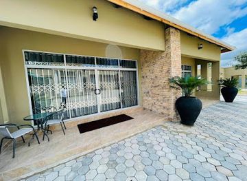 zambia/western-province/landmark/meanwood-place-apartments