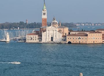 italy/venice/dorsoduro/landmark/punta-della-dogana-pinault-collection