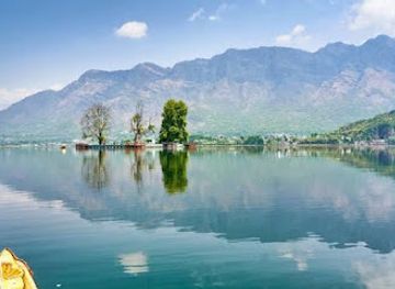 india/kashmir-great-lakes/landmark/anchar-lake