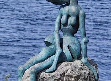 denmark/helsingor/attraction/the-genetically-modified-little-mermaid-by-bjorn-norgaard