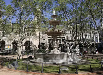 Constitution Plaza