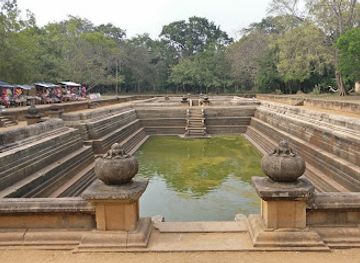 sri-lanka/anuradhapura/landmark/perimiyankulama-stone-bridge