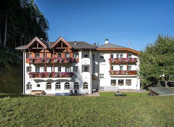 italy/val-gardena/landmark/hotel-scoiattolo