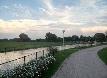 pakistan/lahore/model-town/landmark/model-town-boating-area
