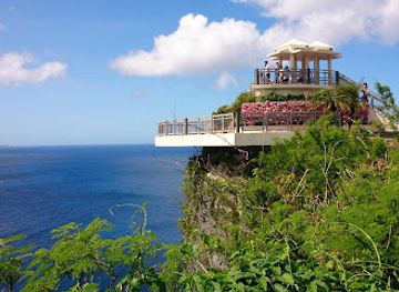 guam/tumon-bay/landmark/karera-at-sandcastle