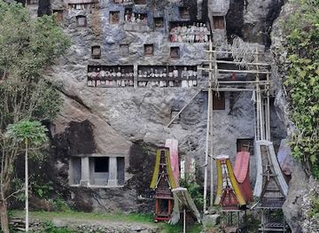 indonesia/tana-toraja/landmark/kuburan-batu-lemo