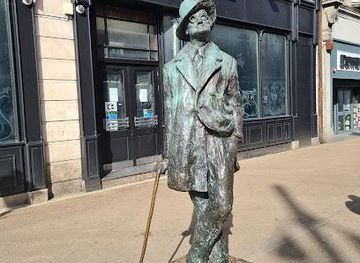 ireland/bray/landmark/james-joyce-statue