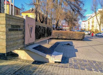 poland/tarnow/landmark/first-transport-of-prisoners-to-auschwitz-monument