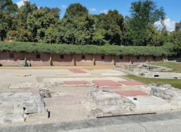 hungary/central-transdanubia/landmark/medieval-ruin-garden