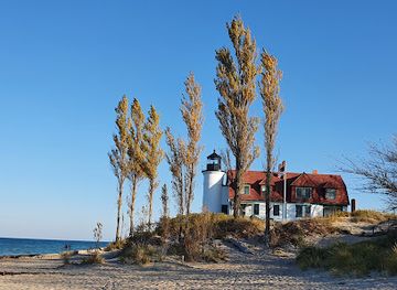 michigan/sleeping-bear-dunes-national-lakeshore/landmark/point-betsie-lighthouse
