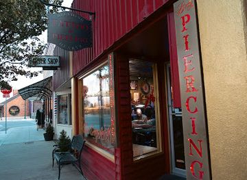 idaho/sandpoint/landmark/bleeding-hearts-tattoo-emporium