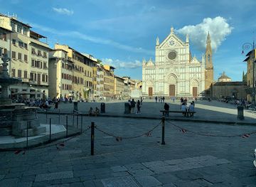 italy/florence/santa-croce/landmark/piazza-di-santa-croce