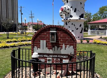 texas/beaumont/landmark/world-s-largest-working-fire-hydrant