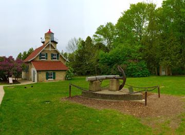wisconsin/northwoods/landmark/eagle-bluff-lighthouse