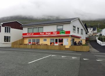 faroe-islands/klaksvik/landmark/molly-s-pizza