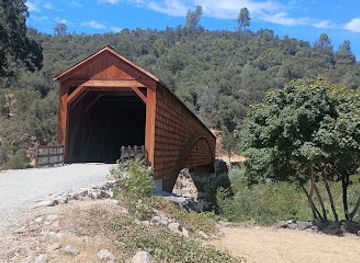 california/sierra-nevada/landmark/bridgeport-covered-bridge