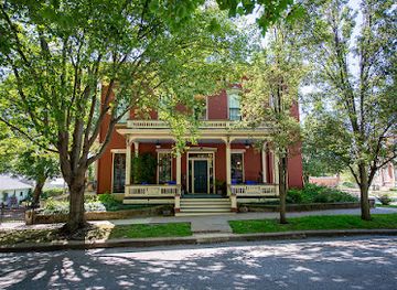 missouri/hannibal/landmark/the-belvedere-inn