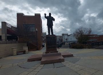 virginia/roanoke/old-southwest/landmark/martin-luther-king-jr-memorial
