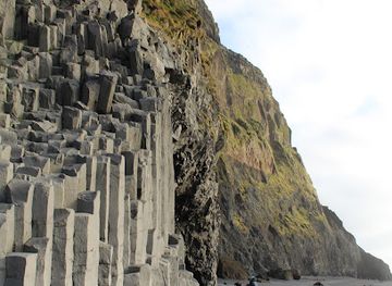 iceland/vík-í-mýrdal/landmark/halsanefshellir-cave