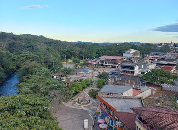 ecuador/oriente/landmark/malecon-boayaku-puyo