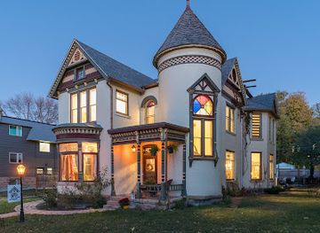 minnesota/mankato/landmark/moulin-rouge-house-b-b