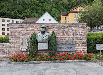 liechtenstein/schaaner-panoramaweg/landmark/seinem-grossen-sohne