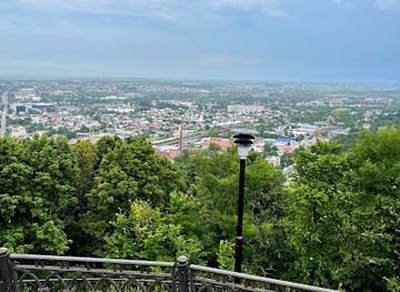 ukraine/lviv-region/landmark/high-castle-wall-drilling-trees