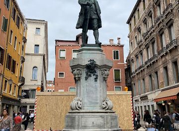 italy/venice/santa-croce/landmark/statua-dell-immacolata-vergine-maria