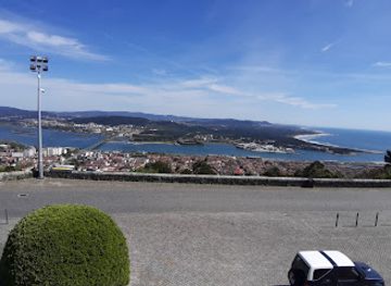 portugal/viana-do-castelo/landmark/homenagem-ao-padre-antonio-carneiro-grande
