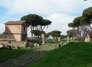 italy/lazio/landmark/tombs-of-via-latina