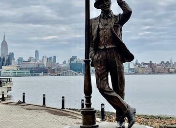 new-jersey/hackensack-meadowlands/landmark/frank-sinatra-statue