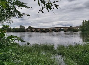 france/centre-val-de-loire/landmark/confluence-de-la-loire-et-du-cher