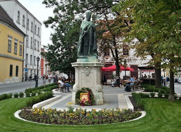 hungary/transdanubia/landmark/statue-of-pope-innocent-xi