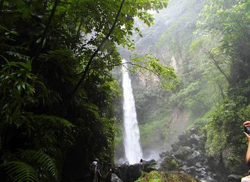 dominica/mahaut/landmark/sari-sari-waterfall