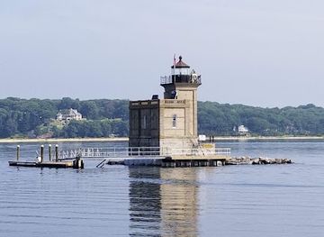 new-york/long-island/landmark/huntington-harbor-light