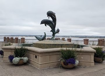 california/monterey/cannery-row/landmark/plaza-de-monterey