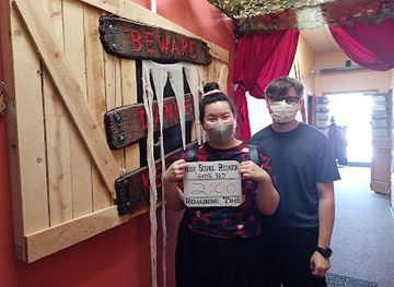 illinois/arlington-heights/landmark/break-escape