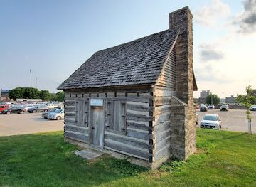 iowa/des-moines/downtown-des-moines/landmark/fort-des-moines-ii-birthplace-of-des-moines-memorial-cabin