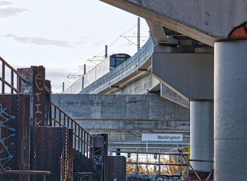 canada/montreal/griffintown/landmark/cnr-wellington-bridge