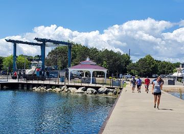 illinois/waukegan/landmark/waukegan-harbor-marina