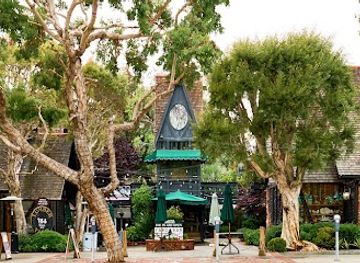 california/laguna-beach/landmark/laguna-lumberyard-mall