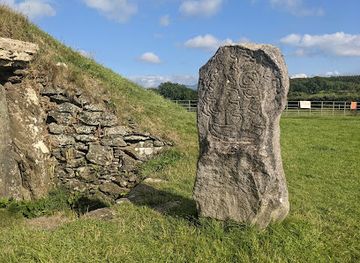 united-kingdom/caernarfonshire/landmark/bryn-celli-ddu-burial-chamber