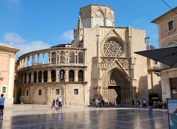 spain/valencia/l-eixample/landmark/placa-de-la-verge